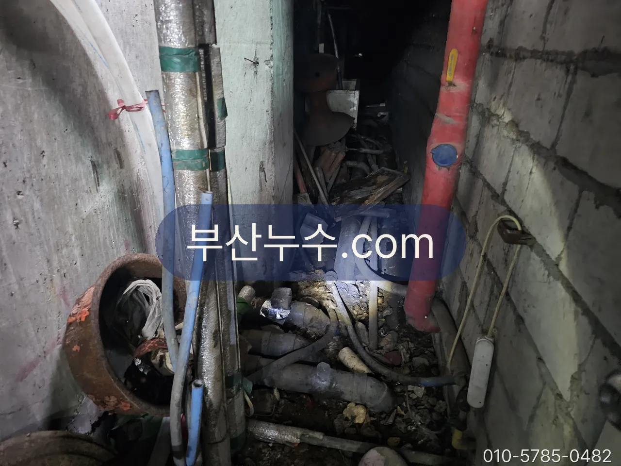 여러 배관이 겹쳐 지나는 자리의 경로 확인